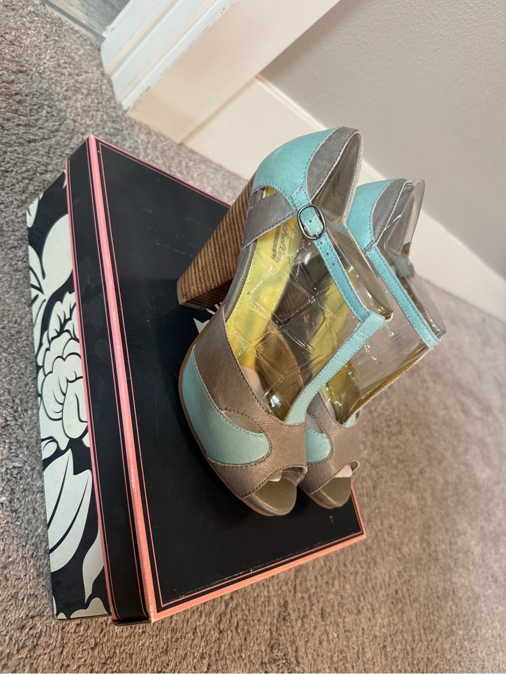 NEW in box! Seychelles Heritage Apology Accepted vintage heels